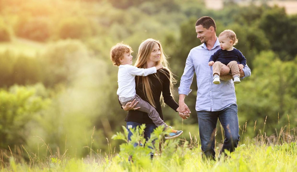 Famiglia nel verde della Brianza