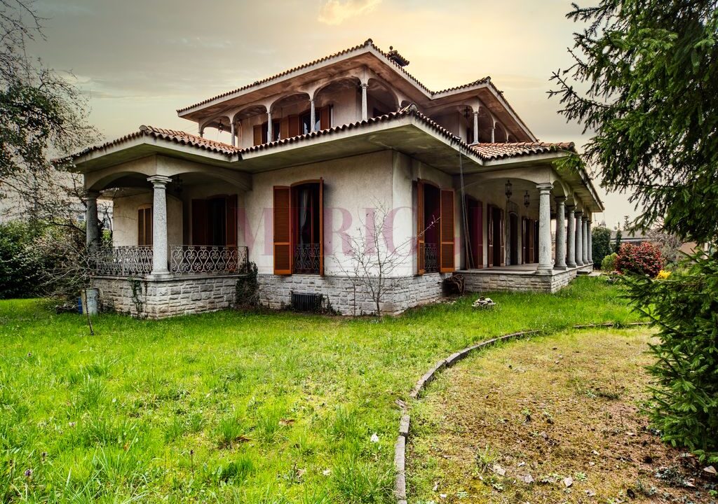 giardino e facciata nord - villa a seveso - meriggi