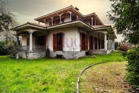 giardino e facciata nord - villa a seveso - meriggi