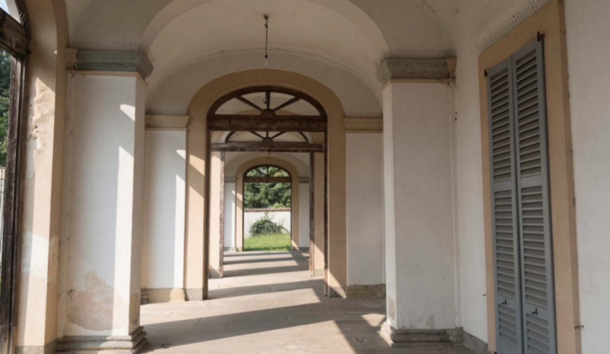 Portico di una villa - Meriggi - Ville in Brianza