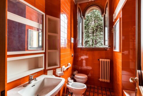 bagno arancione - villa a seveso - meriggi