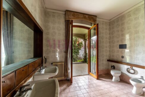 bagno e porticato - villa a seveso - meriggi