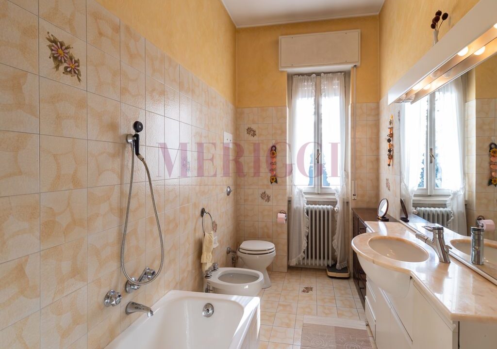 bagno padronale - villa missaglia - vendita - meriggi