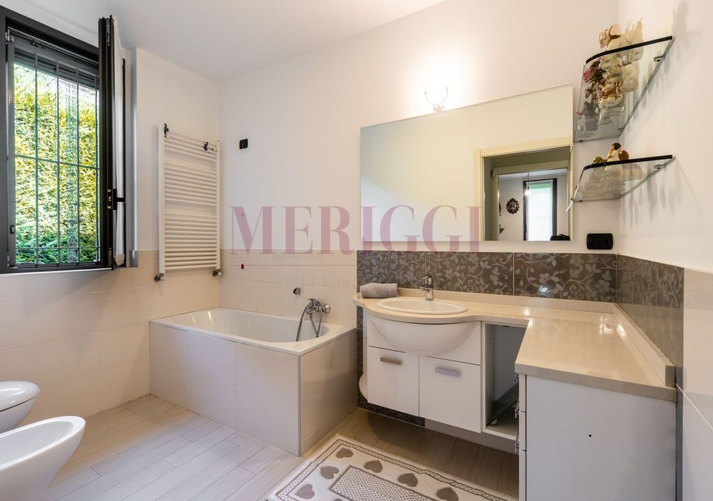 bagno piano terra - villa briosco - vendita - Meriggi