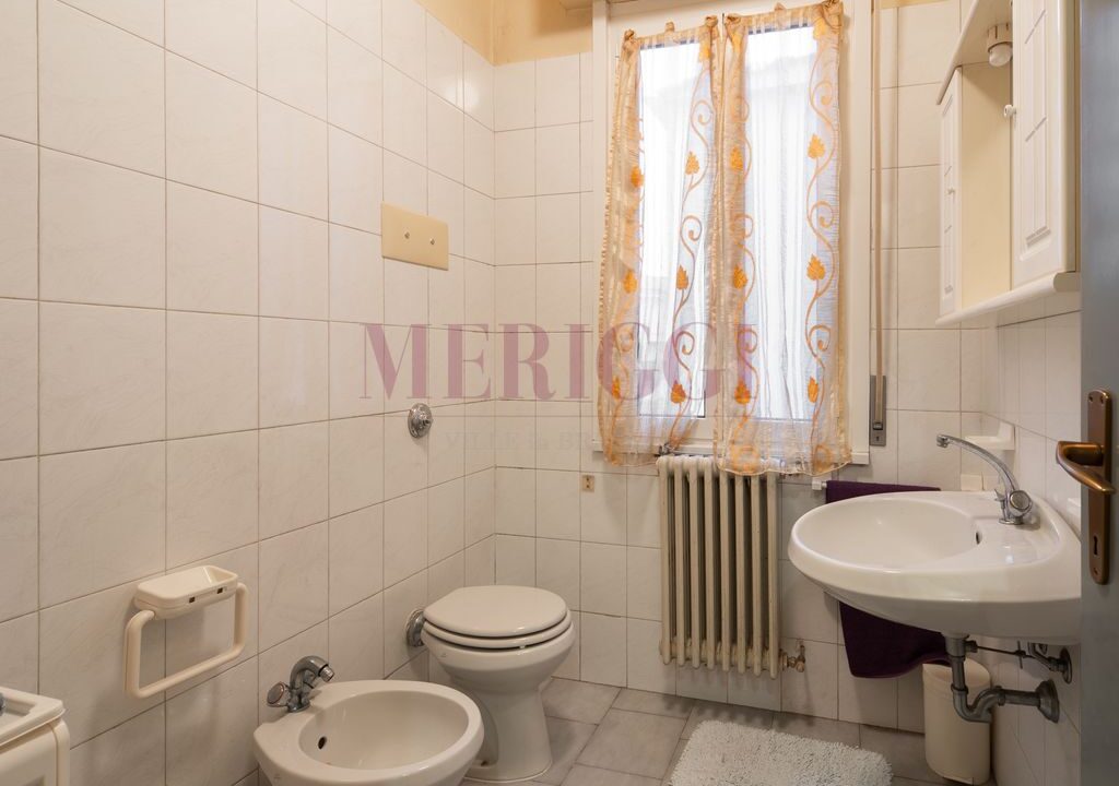 bagno- villa carate brianza - vendita - meriggi