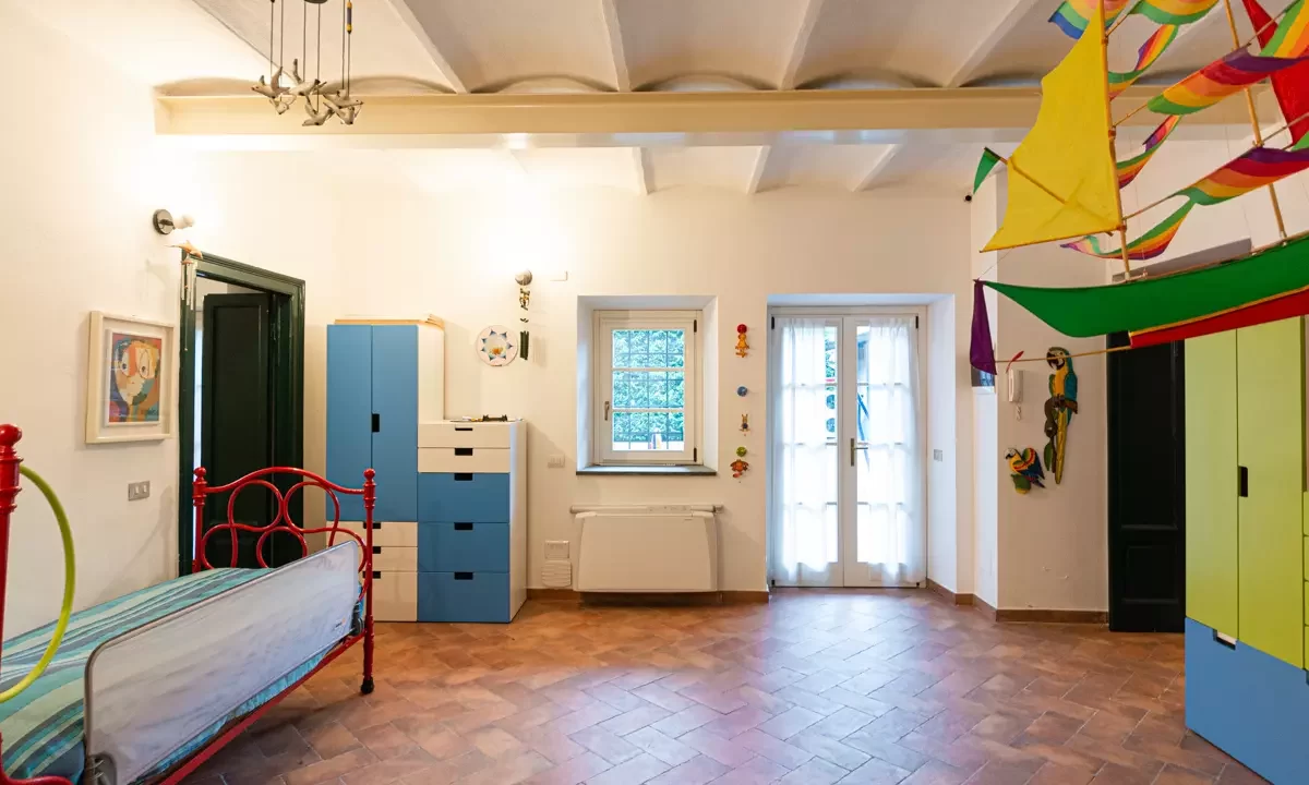 camera da letto con soffitto a voltine - villa triuggio - meriggi - vendita