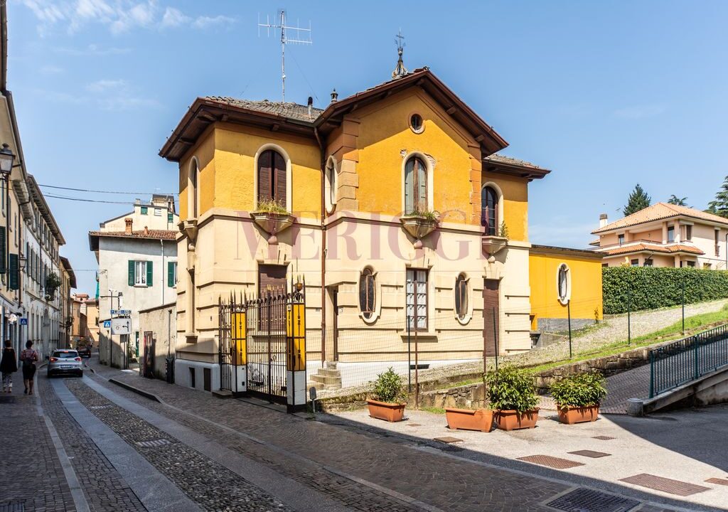 facciata est casa custode - villa Oggiono - vendita - Meriggi