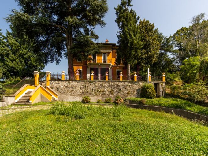 facciata sud e terrazza - villa Oggiono - vendita - Meriggi