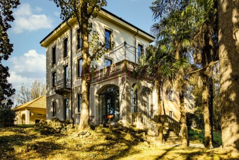 facciata sud est e scalone- besana - cascina badia - meriggi