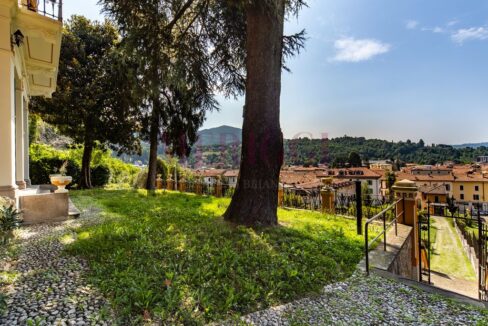 giardino lato sud - villa Oggiono - vendita - Meriggi