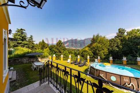 terrazza e piscina - villa Oggiono - vendita - Meriggi