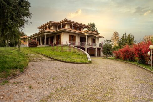 vialetto ingresso - villa a seveso - meriggi