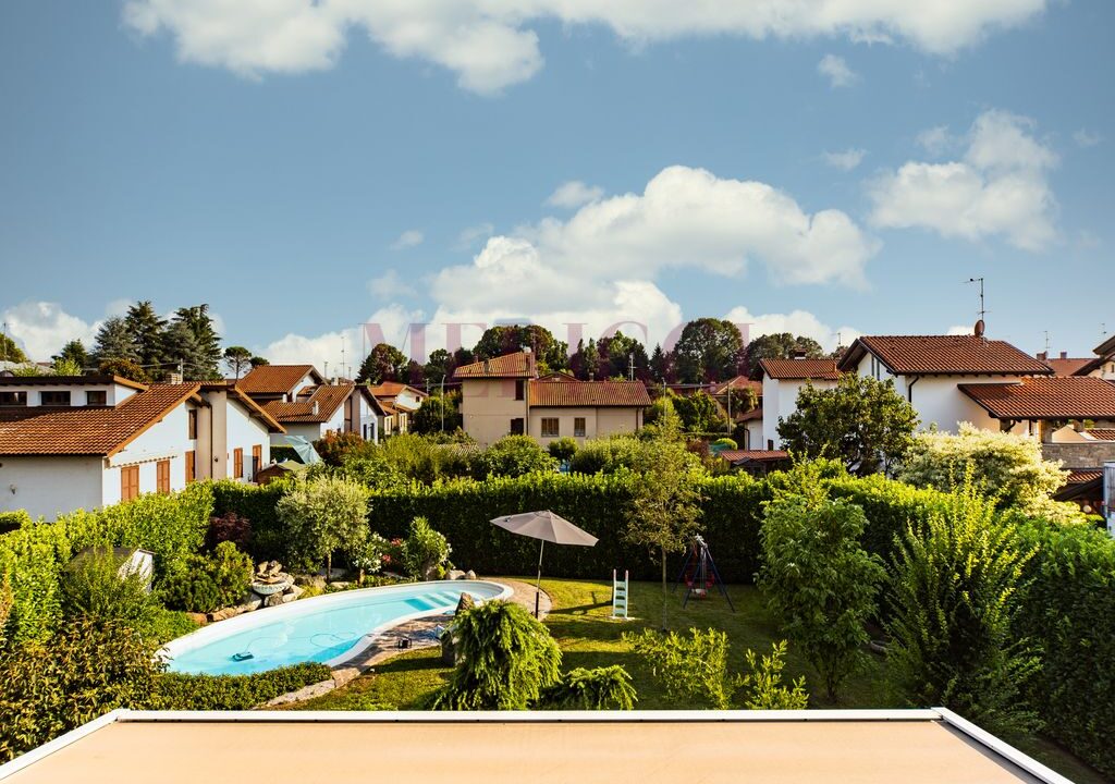 vista dal balcone - villa lomagna - vendita - meriggi