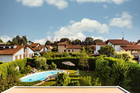 vista dal balcone - villa lomagna - vendita - meriggi